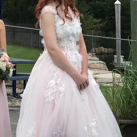 Gorgeous Wedding Gown - Picture 4 of 6